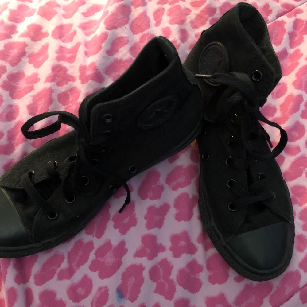 All black converse hightops